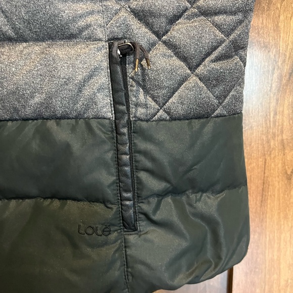 Lole puffer puffy vest, woman’s size large vest. Black and gray with pockets. - Picture 2 of 14